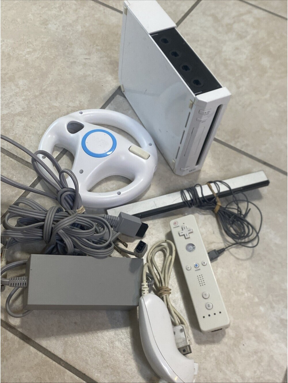 Nintendo Wii Video Game Console RVL-001 White With Cords ,remote,wheel